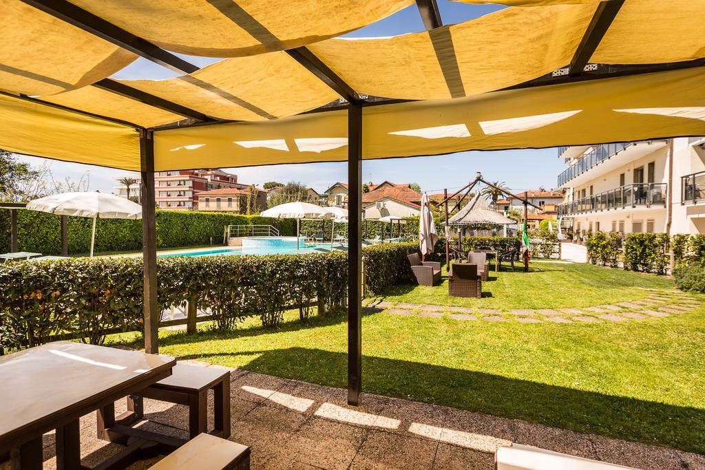 Hotel King Марина-ді-П'єтразанта Екстер'єр фото