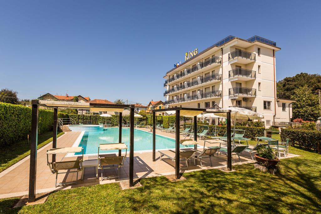 Hotel King Марина-ді-П'єтразанта Екстер'єр фото