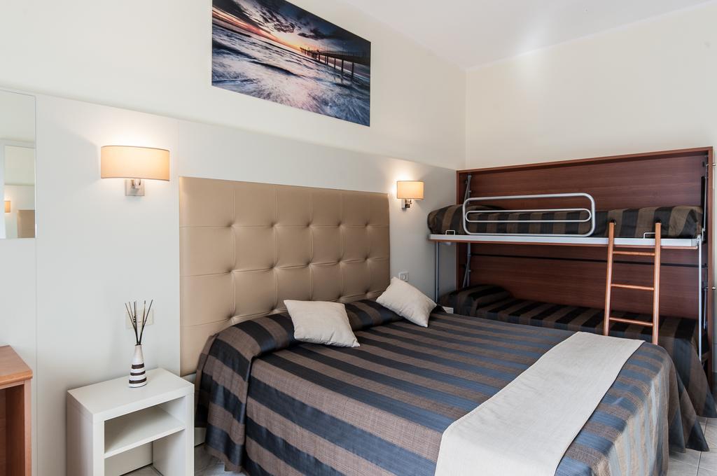 Hotel King Марина-ді-П'єтразанта Екстер'єр фото