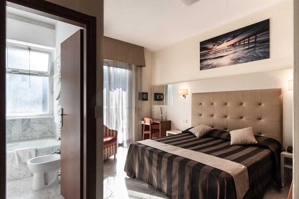 Hotel King Марина-ді-П'єтразанта Екстер'єр фото