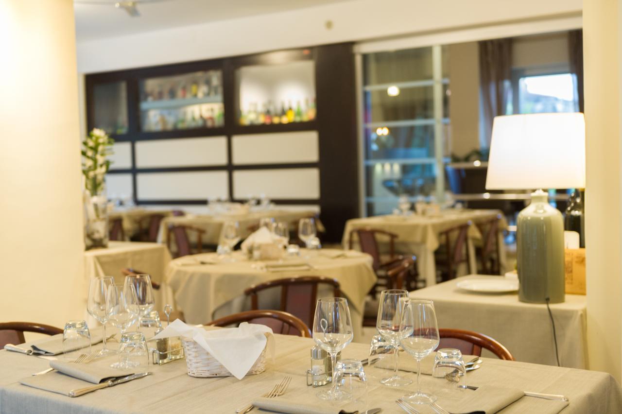 Hotel King Марина-ді-П'єтразанта Екстер'єр фото